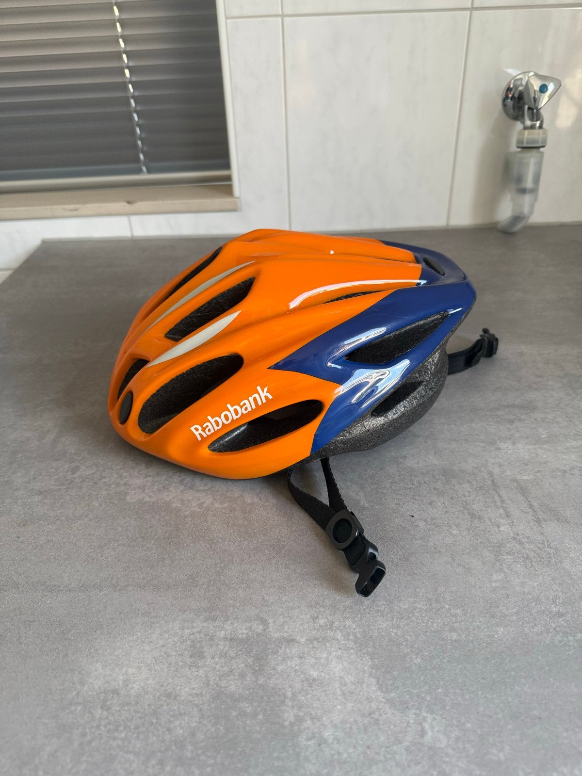Rabobank fietshelm - Oranje/Blauw, Ophalen, Gebruikt, Overige maten, Heer of Dame