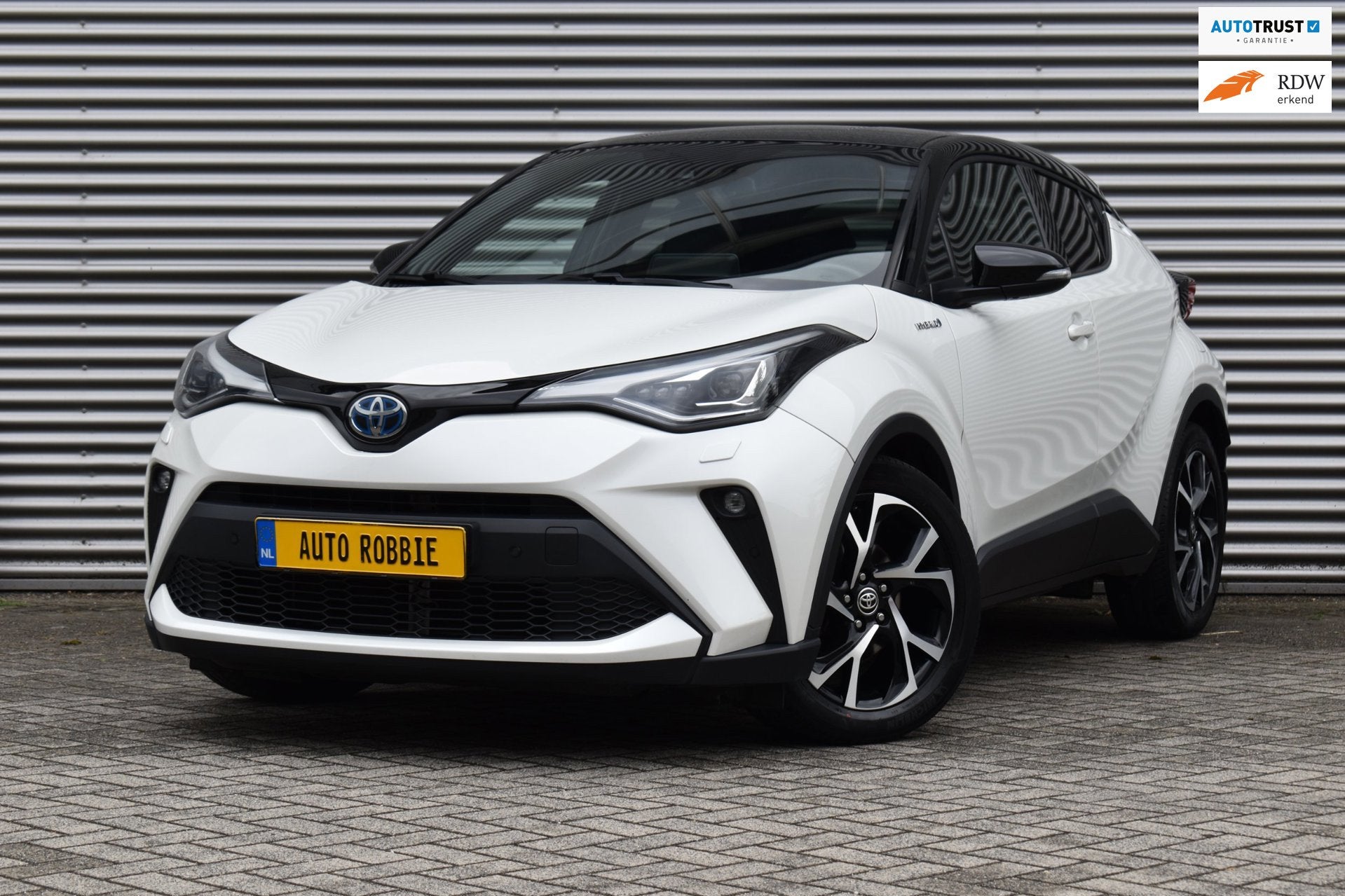 Toyota C-HR 1.8 Hybrid Bi-Tone, Airco, Ecc, Acc, Cruise, Cam, Stof, 4 cilinders, Wit, Bedrijf