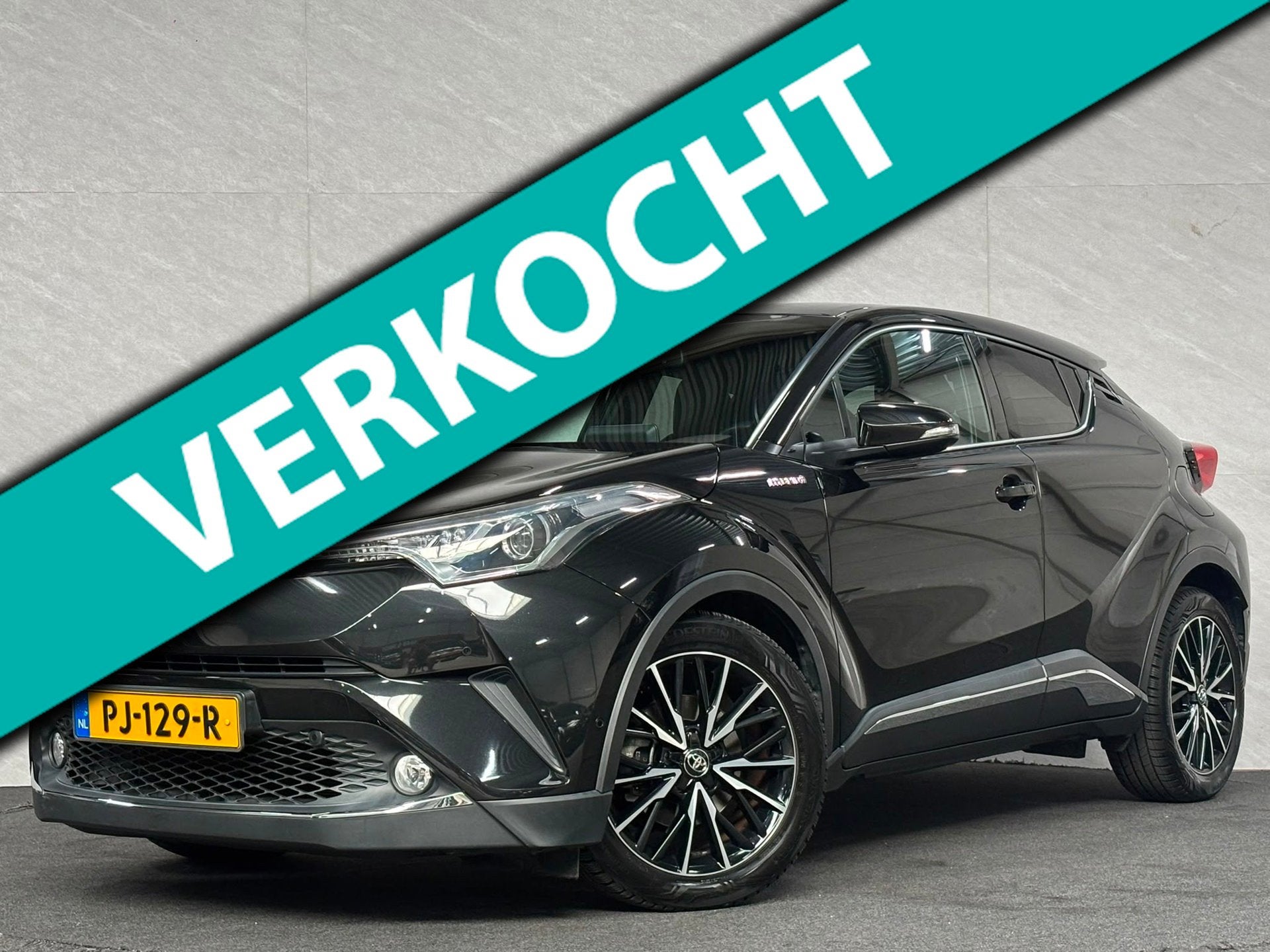 Toyota C-HR 1.8 Hybrid Executive - Acc - Lane - Stoelverwarm, Euro 6, 4 cilinders, Leder en Stof, Zwart