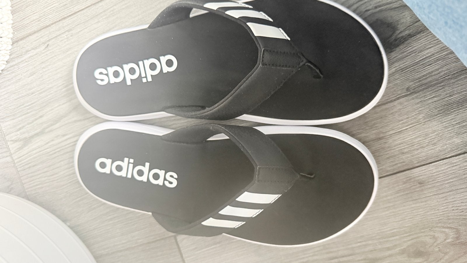Adidas slippers maat 41 - Zo goed als nieuw, Ophalen of Verzenden, Zo goed als nieuw, Slippers