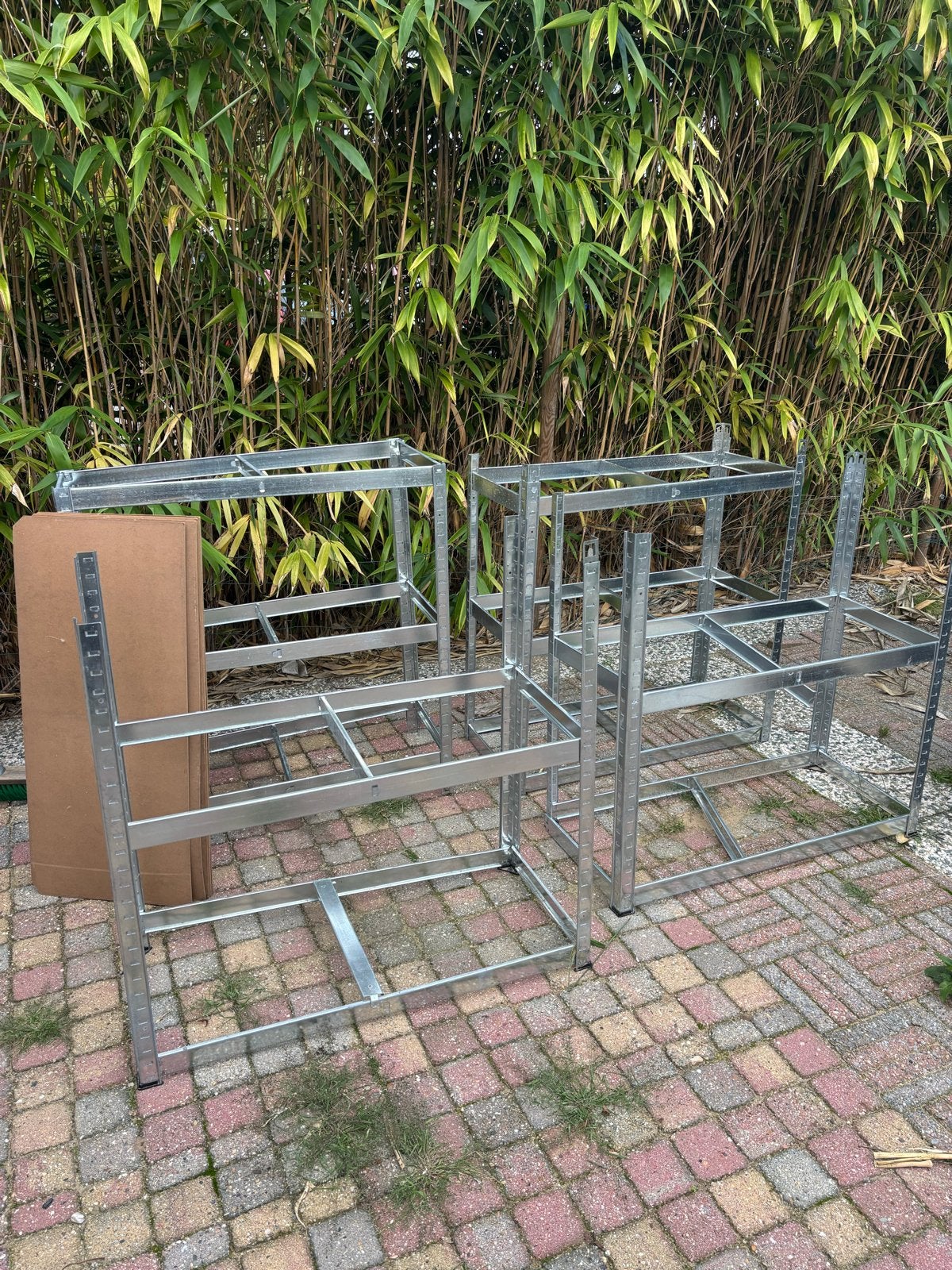 2 stellingen met planken (deels beschadigd), Ophalen, Gebruikt