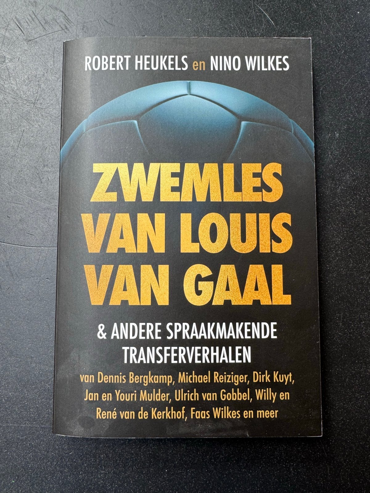 Zwemles van Louis van Gaal - Voetbal Transferverhalen, Ophalen of Verzenden, Nieuw, Balsport