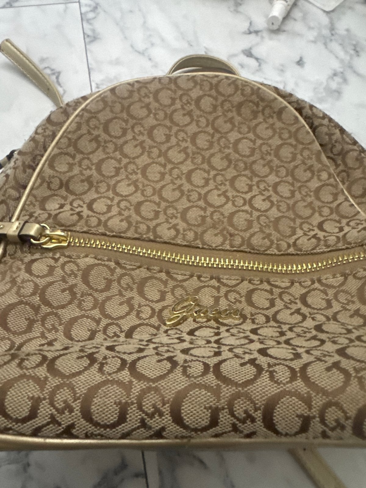 Guess rugzak - Gedragen, maar nog in goede staat, Sieraden, Tassen en Uiterlijk, Tassen | Rugtassen, Ophalen of Verzenden, Gebruikt