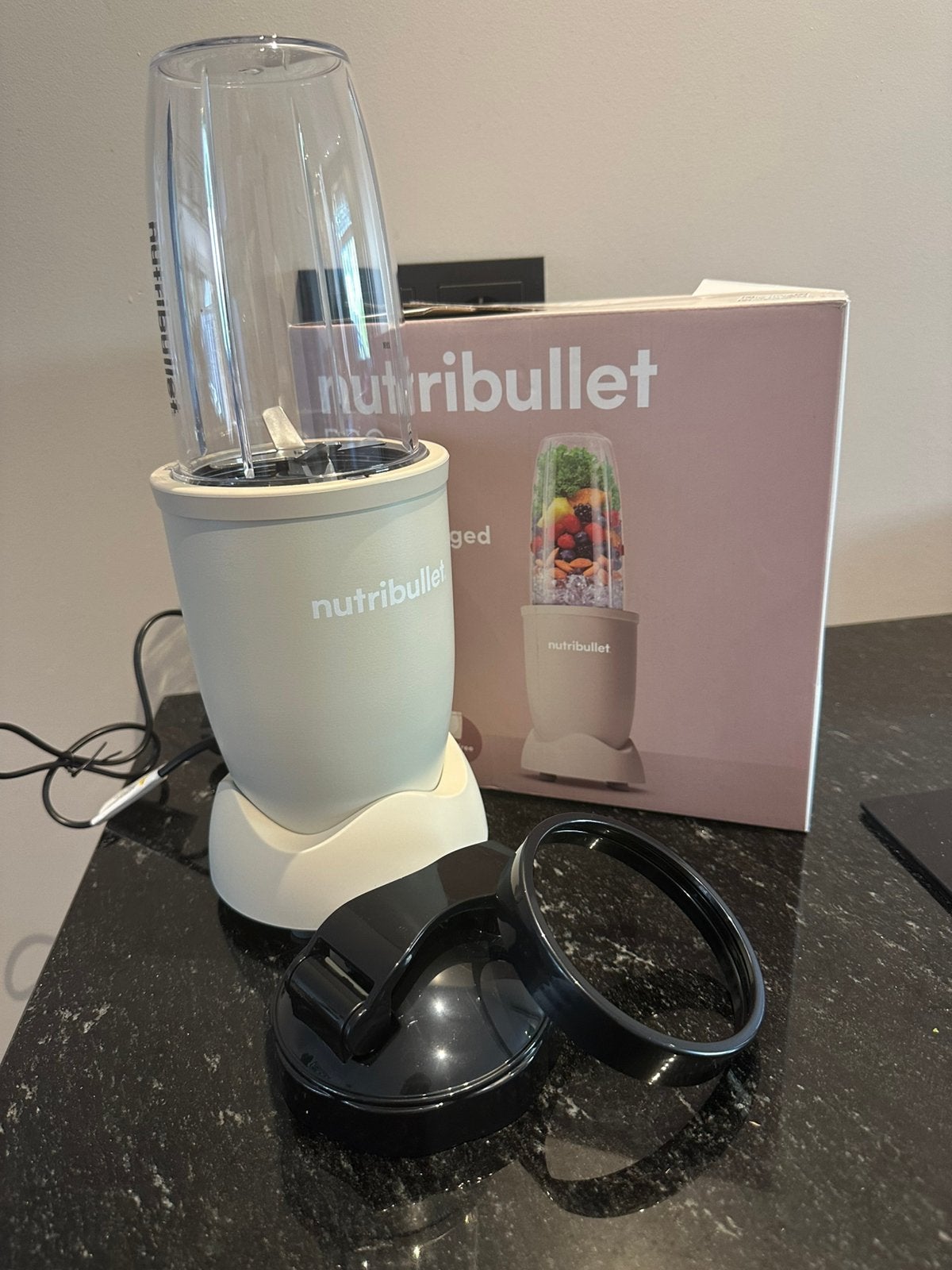 Zandkleurige Nutribullet blender 900 watt NIEUW, Huis en Inrichting, Keuken | Keukenbenodigdheden, Ophalen of Verzenden, Zo goed als nieuw