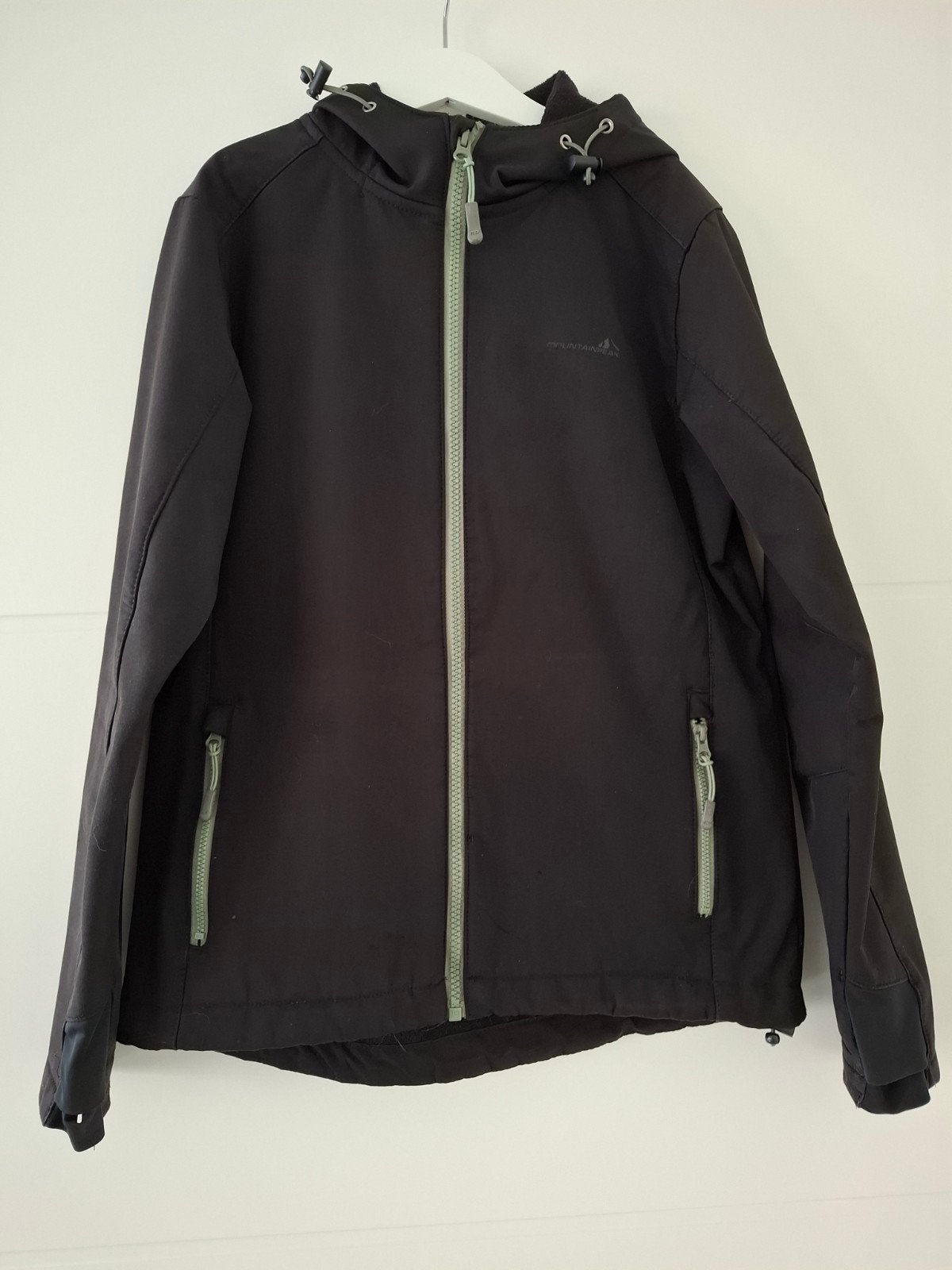 Mountain Peak Softshell Jas Zwart - Maat 152, Kinderen en Baby's, Ophalen of Verzenden, Zo goed als nieuw