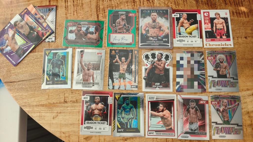 UFC kaarten (signature, Conor McGregor), Ophalen of Verzenden, Zo goed als nieuw, Meerdere kaarten