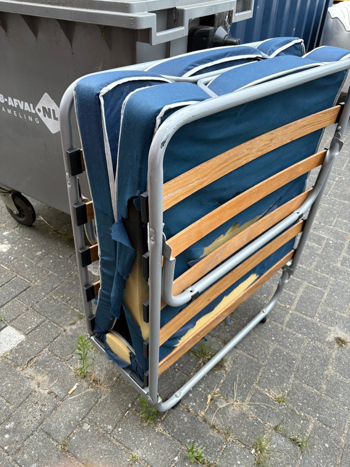 Opvouwbaar logeerbed met matras, Ophalen, Gebruikt, Eenpersoons, Blauw