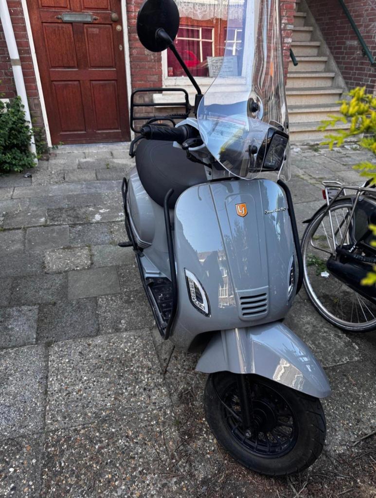 Scooter 4t La souris Sourini RS Limited Edition, Fietsen en Brommers, Snorfietsen en Snorscooters, Zo goed als nieuw, Benzine