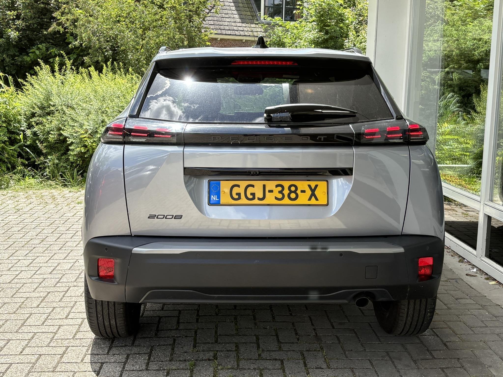 Foto 16 van Peugeot 2008 1.2T 100pk Allure | Achteruitrijcamera | Naviga