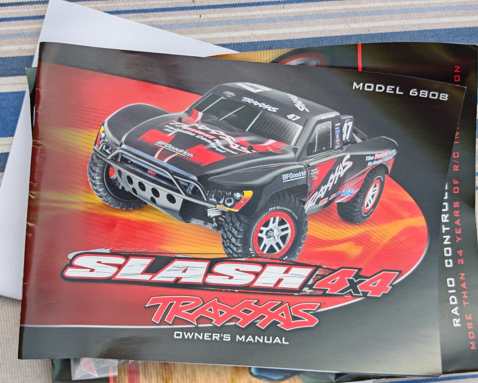 Traxxas Slash 4x4 RC Auto met afstandsbediening, Elektro, Gebruikt, Auto offroad, Ophalen of Verzenden