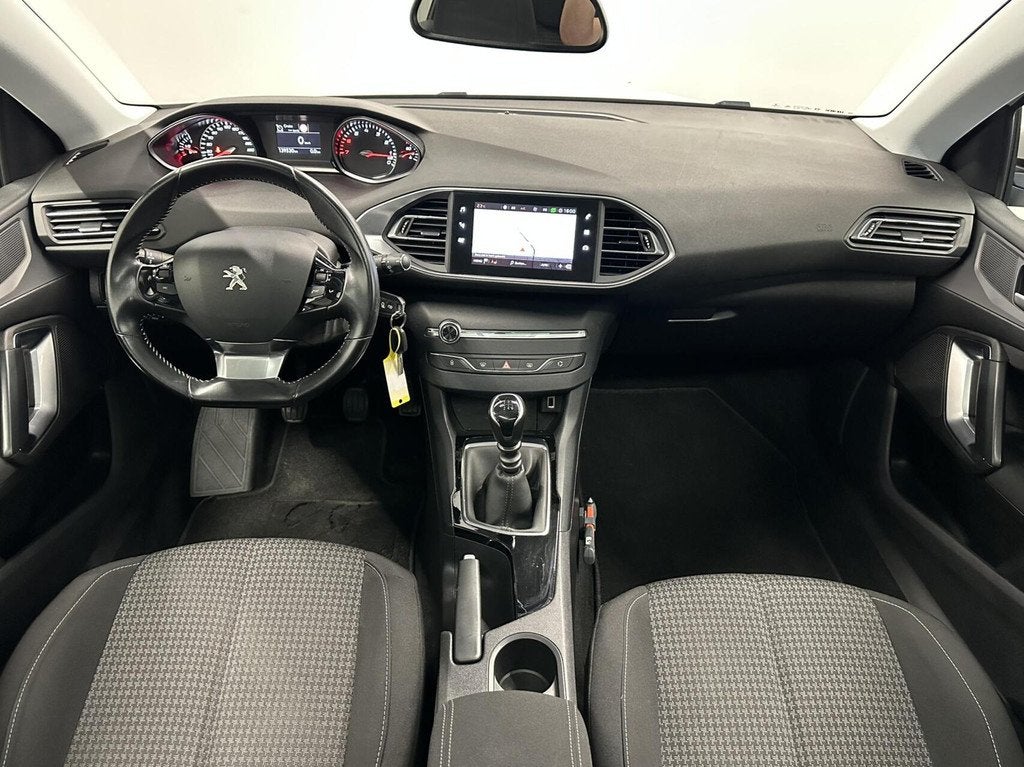 Peugeot 308 SW 1.2 PureTech Blue Lease Executive PANO-APPLE, Auto's, Voorwielaandrijving, Gebruikt, Euro 6, 1199 cc