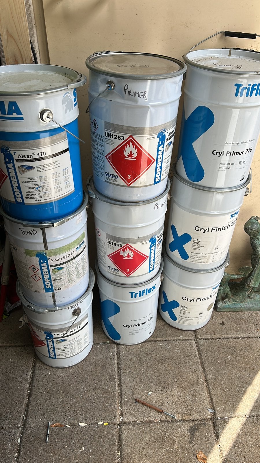 Diverse emmers Soprema en Triflex verf, primer, afdichting, Ophalen, Nieuw, Verf, 20 liter of meer