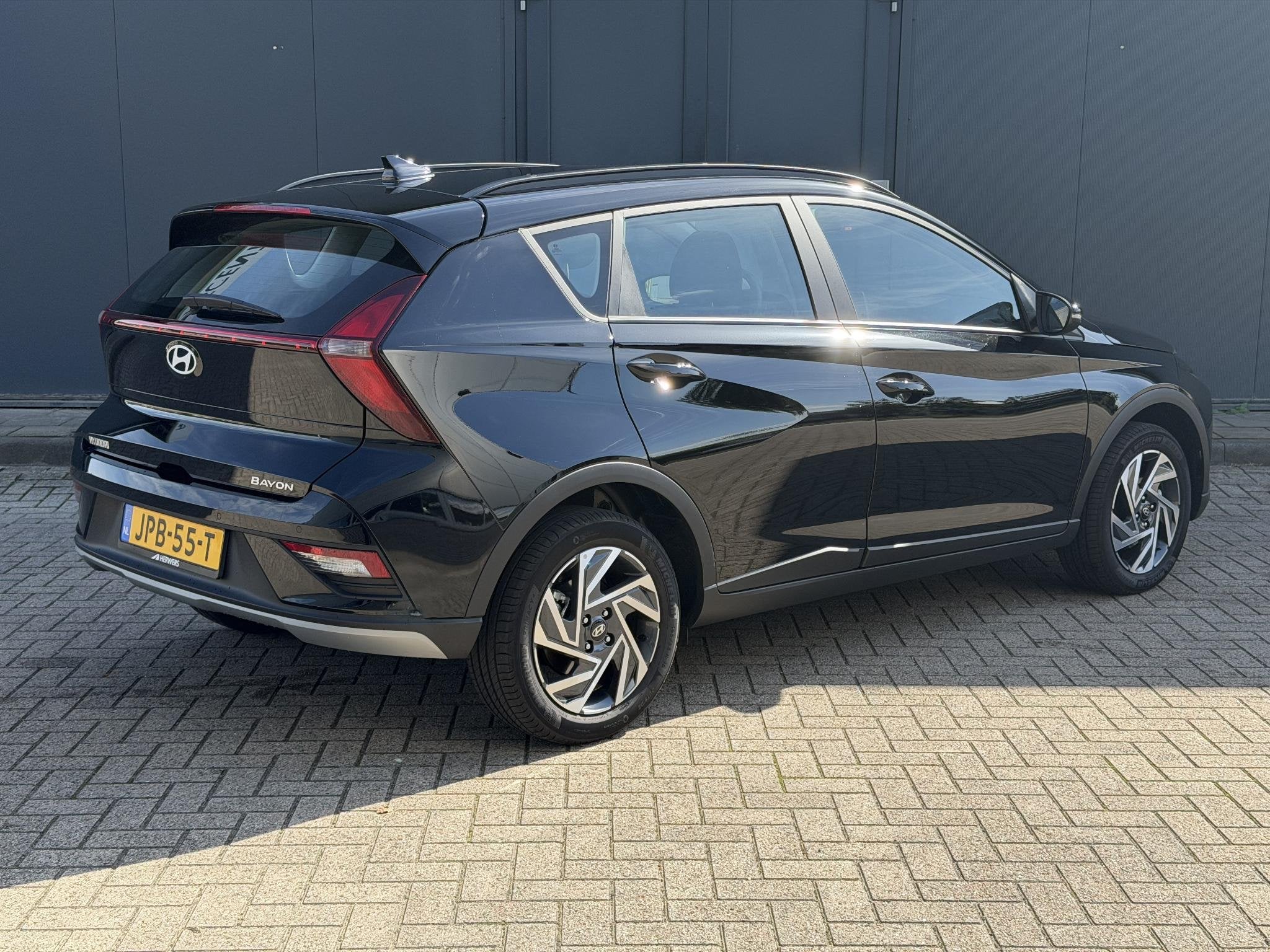 Hyundai Bayon 1.0 T-GDI Comfort Automaat / Apple Carplay / N, Auto's, Euro 6, Zwart, Nieuw, Hybride Elektrisch/Benzine