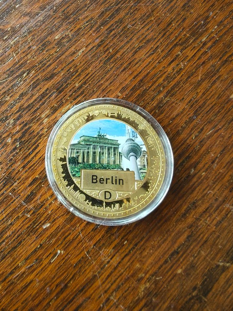 Souvenir munt Berlijn - Brandenburger Tor & TV Toren, Ophalen of Verzenden, Duitsland, Losse munt