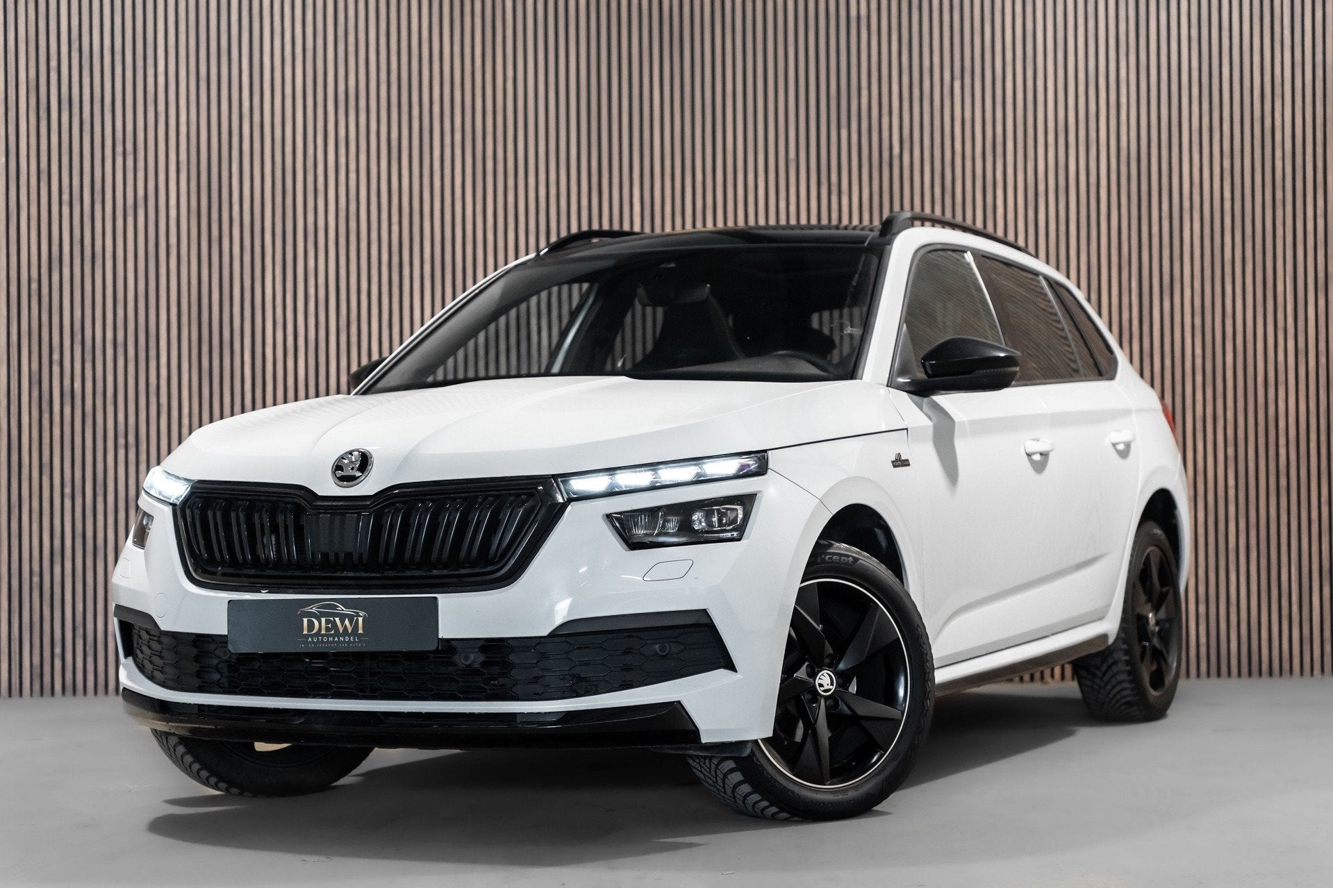 Skoda KAMIQ 1.0 TSI DSG Monte Carlo Led, Auto's, Dealer onderhouden, Stof, Gebruikt, Wit