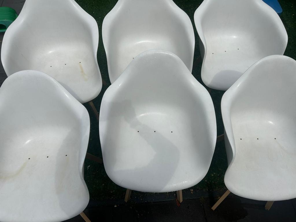 6 kunststof kuipstoelen - Gebruikt maar nog goed, Ophalen, Kunststof, Gebruikt, Wit