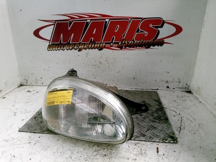 Koplamp rechts van een Opel Corsa, Gebruikt, -, -, Opel