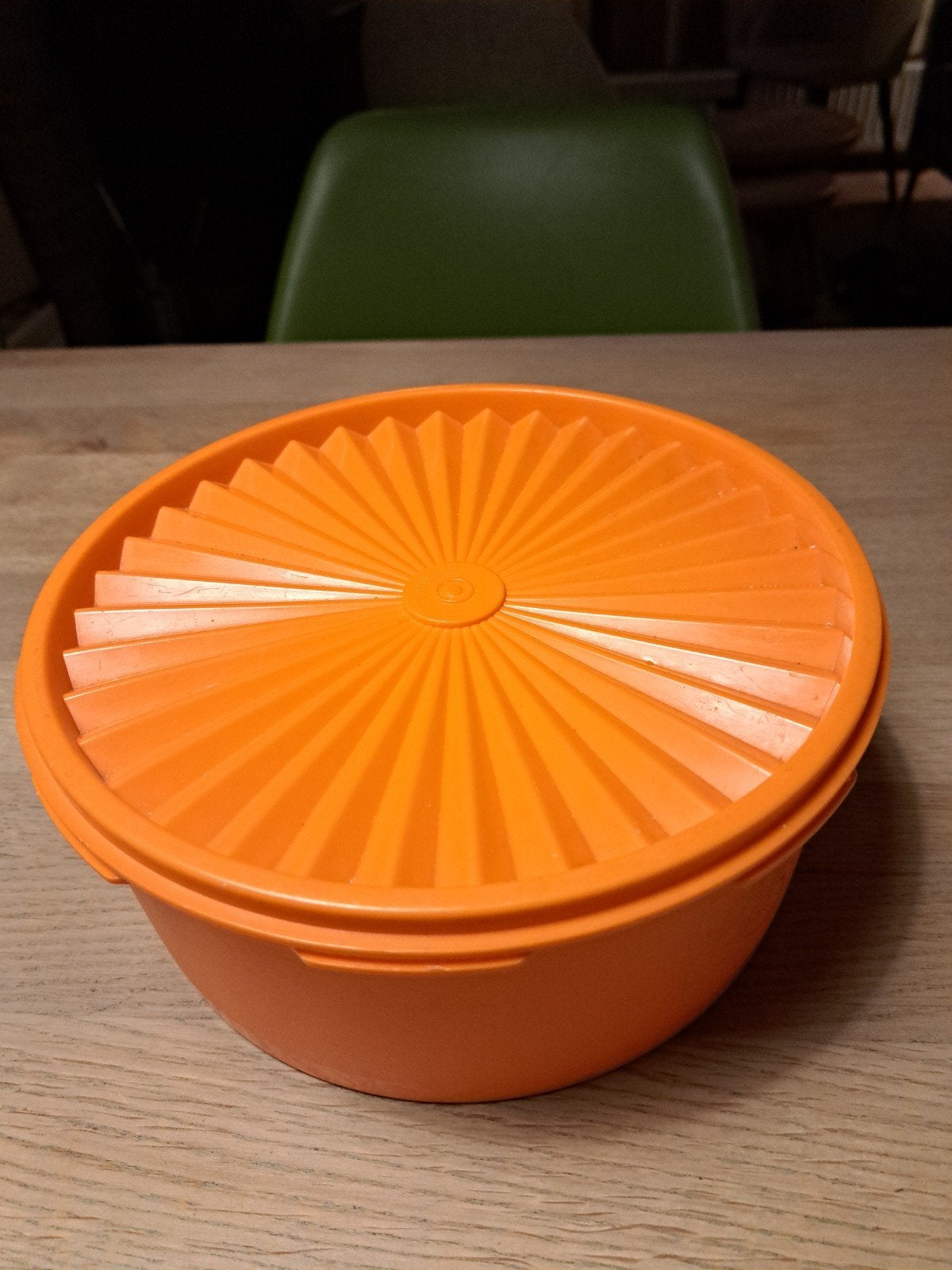 Tupperware koektrommel oranje sterdeksel, ca. 20 cm diameter, Schaal, Oranje, Ophalen of Verzenden, Zo goed als nieuw