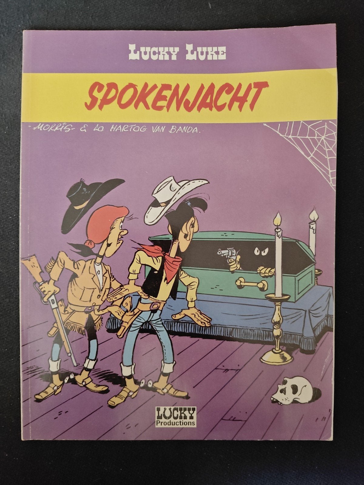 Lucky Luke - Spokenjacht (Softcover), Boeken, Eén stripboek, Ophalen of Verzenden, Gelezen, Morris & Lo Hartog van Banda