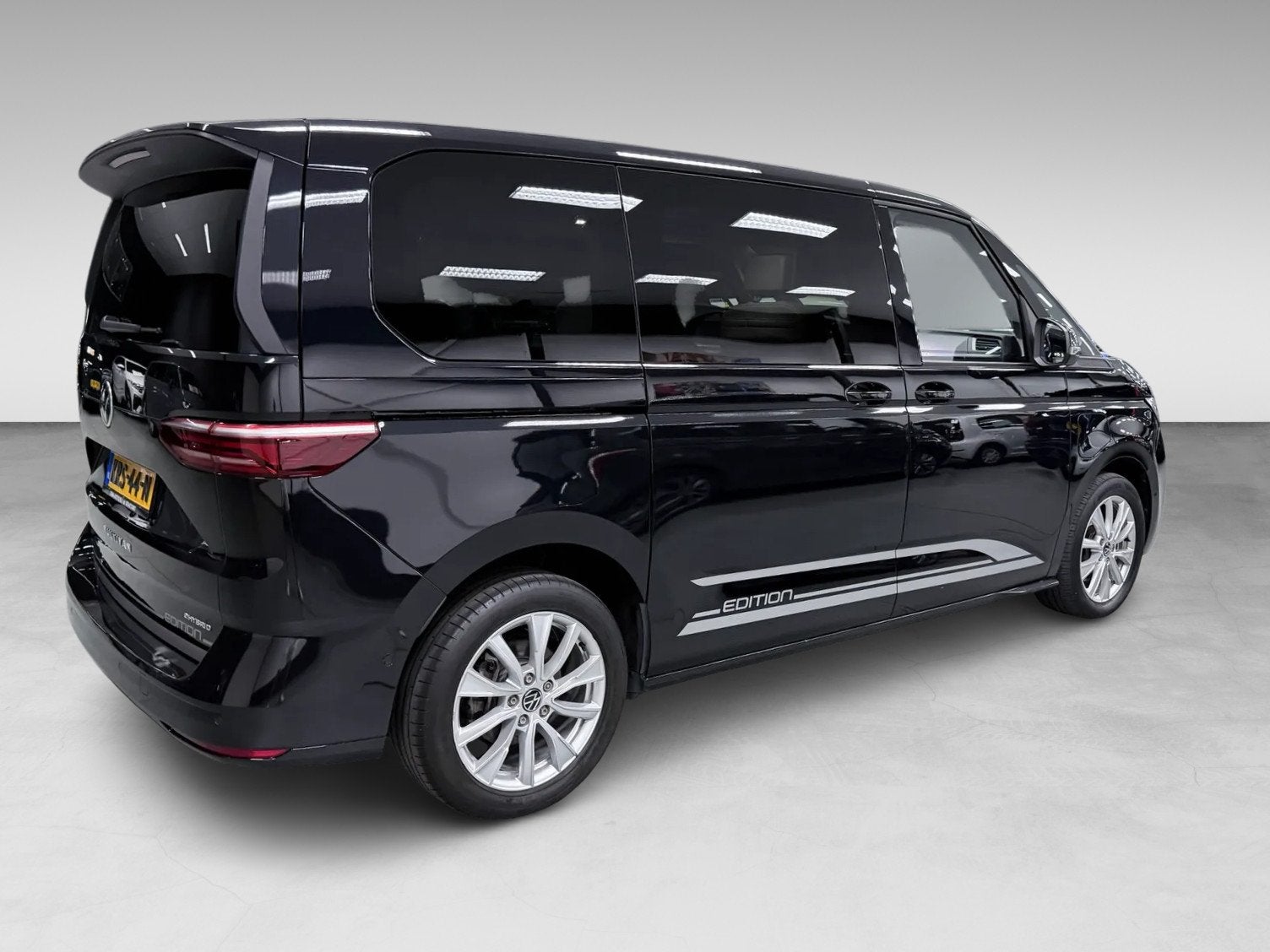 Volkswagen MULTIVAN 1.4 eHybrid EDITION PANO/H-KARDON/H-UP/S, Dealer onderhouden, Gebruikt, Euro 6, 7 stoelen