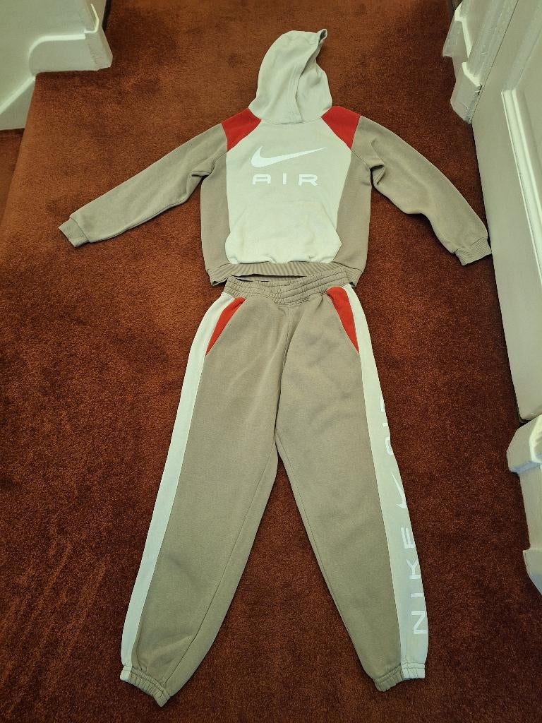 Trainingspak Nike Air maat 152, Jongen of Meisje, Sport- of Zwemkleding, Ophalen of Verzenden, Zo goed als nieuw
