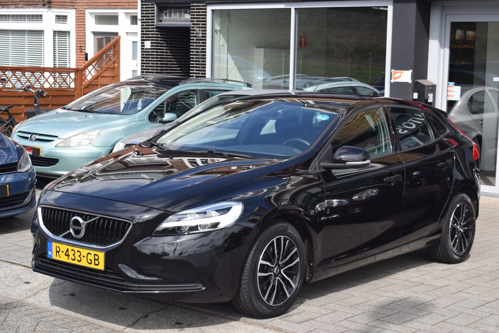 Volvo V40 2.0 T2 Inscription Climate Cruise PDC Navi, Voorwielaandrijving, Gebruikt, Euro 6, 4 cilinders