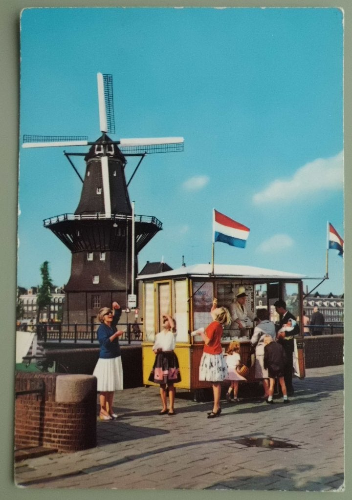 Amsterdam - molen - haringhappen bij de viskraam, Ophalen of Verzenden, 1960 tot 1980, Gelopen, Noord-Holland