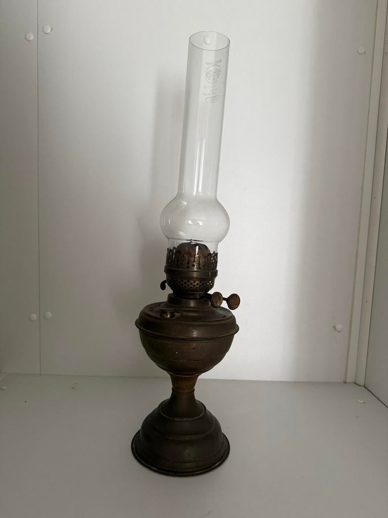 Antieke olielamp - koper met glazen schoorsteen, Antiek en Kunst, Antiek | Lampen, Ophalen