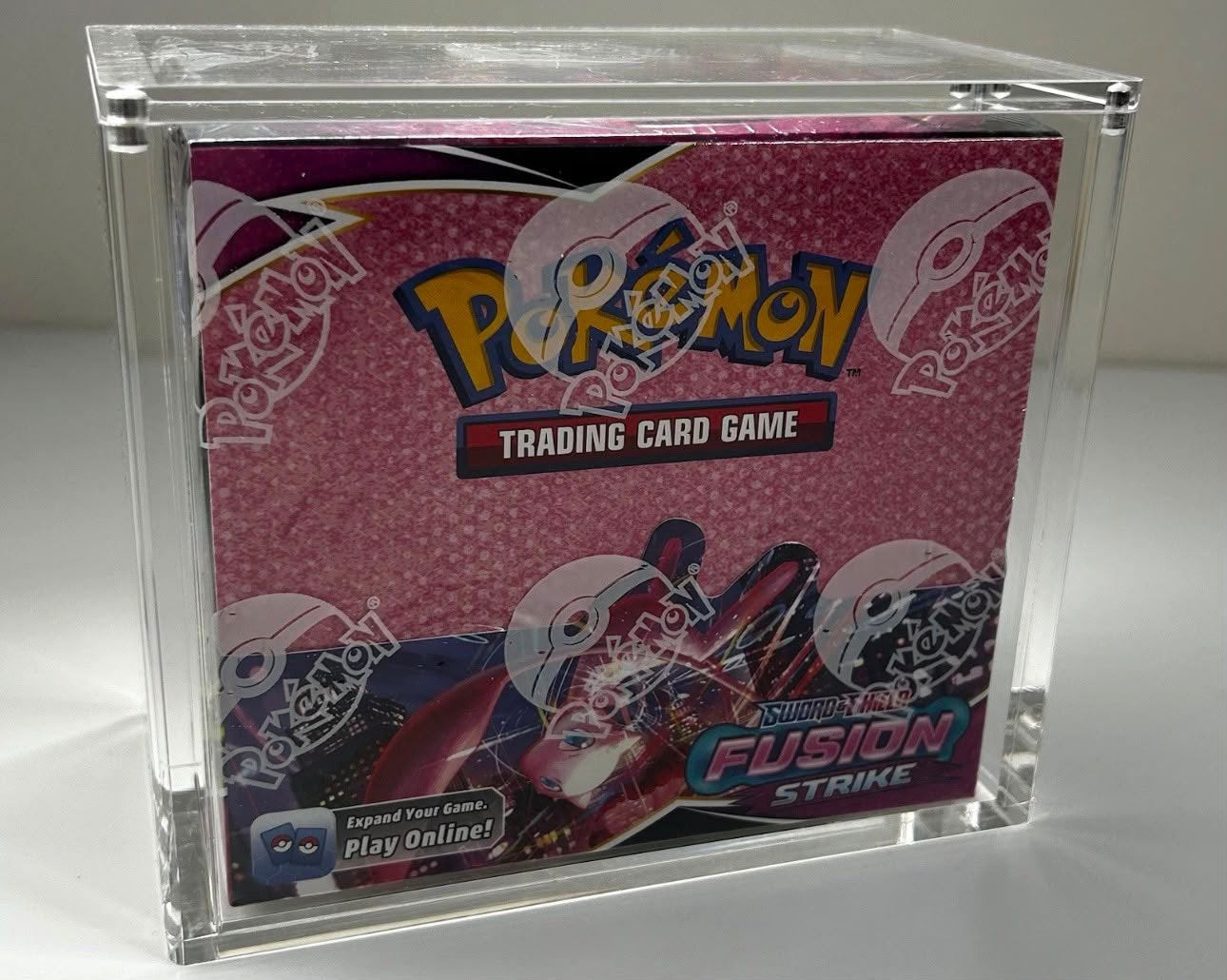 Pokémon TCG Fusion Strike Booster Box w/ Acrylic Case - SWSH, Ophalen of Verzenden, Nieuw, Boosterbox