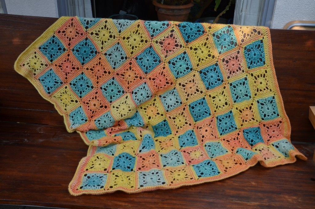 Mooi nieuw handgehaakt plaid met bijpassend kussen, Ophalen of Verzenden, Zo goed als nieuw