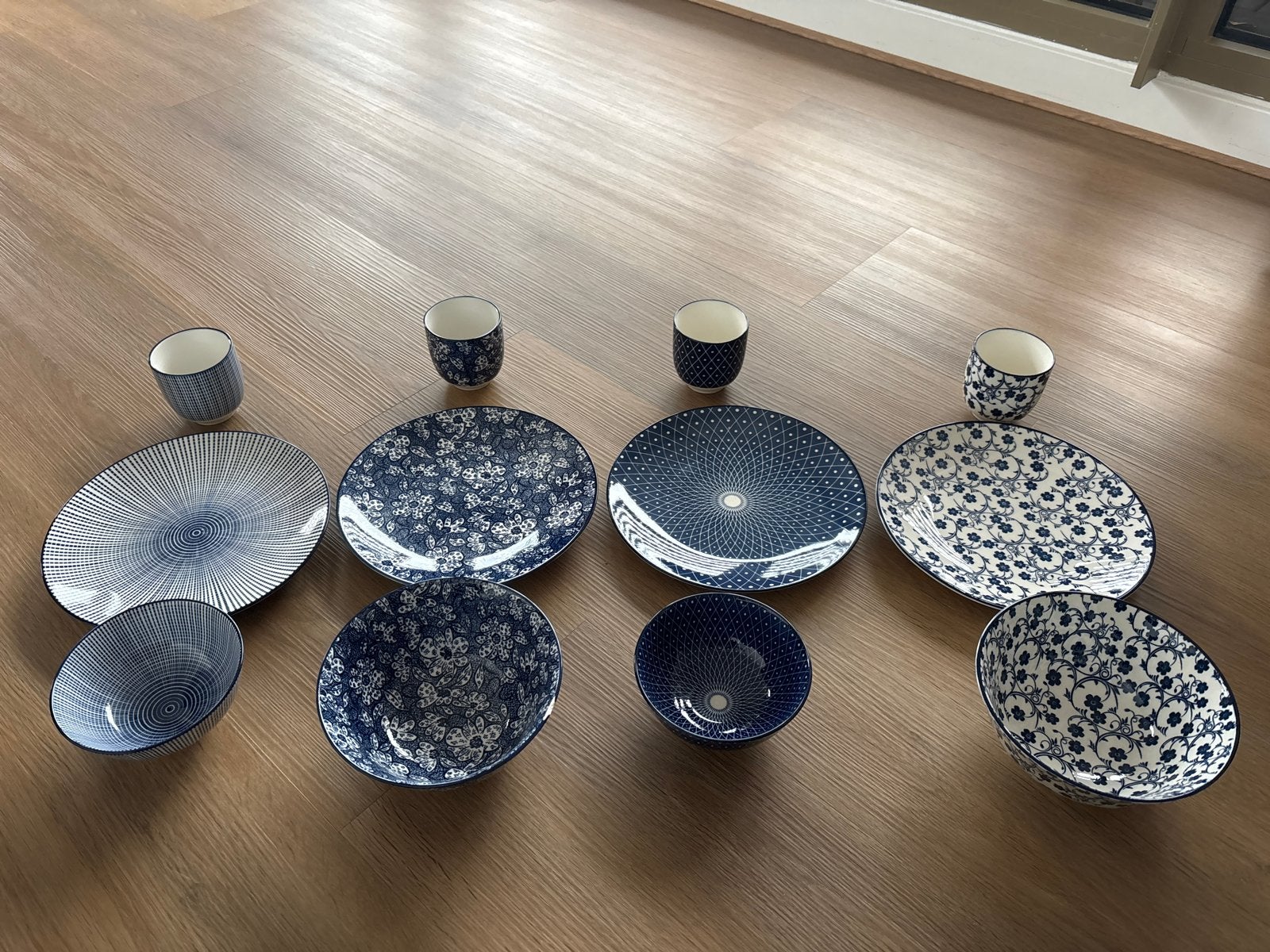 Servies set blauw/wit - 4 borden, 4 kommen, 4 kopjes, Huis en Inrichting, Ophalen, Gebruikt, Overige merken, Keramiek