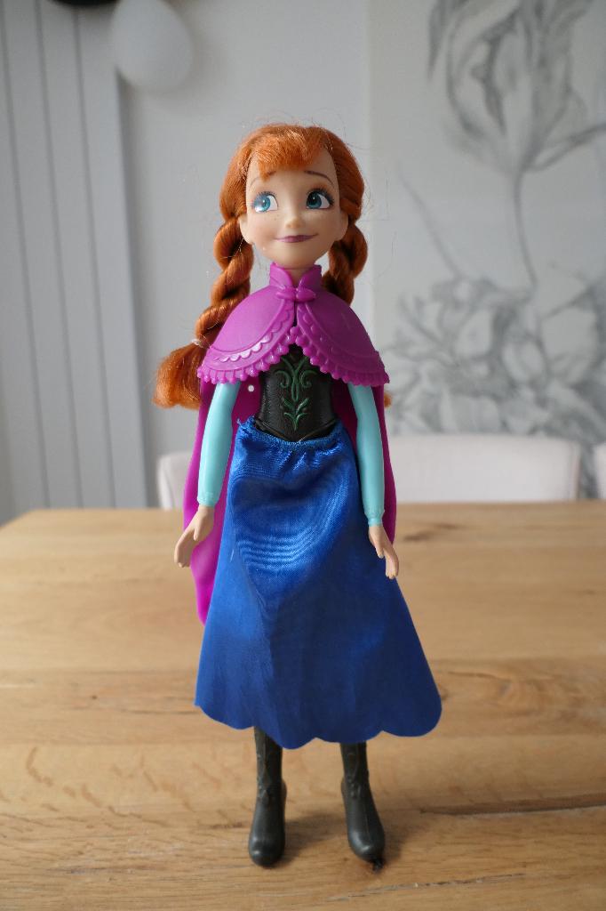 Als nieuw: Disney Barbiepop Anna van Frozen, Ophalen of Verzenden, Zo goed als nieuw, Barbie