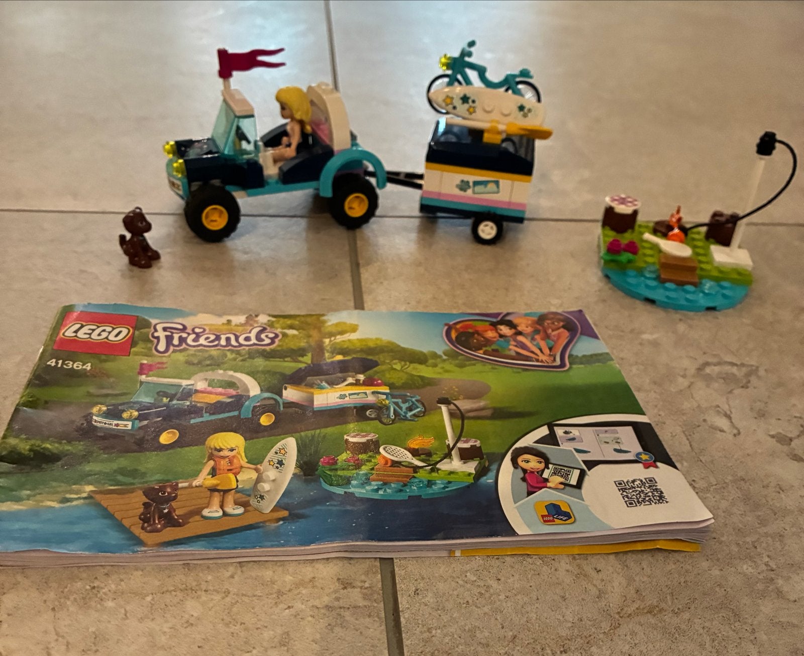 LEGO Friends Mia's Camper met Instructieboekje