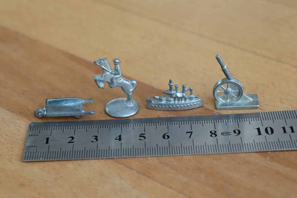 4 piepkleine tinnen figuurtjes ook geschikt voor 1 op 24., Ophalen of Verzenden, Nieuw, Gebruiksvoorwerp