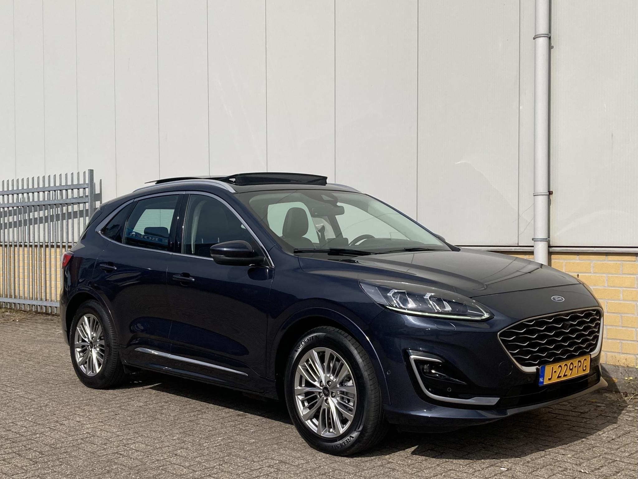 Ford Kuga 2.5 PHEV 225 pk Vignale Headup Display - Panoramad, Auto's, Lichtsensor, 14 kWh, Gebruikt, 4 cilinders