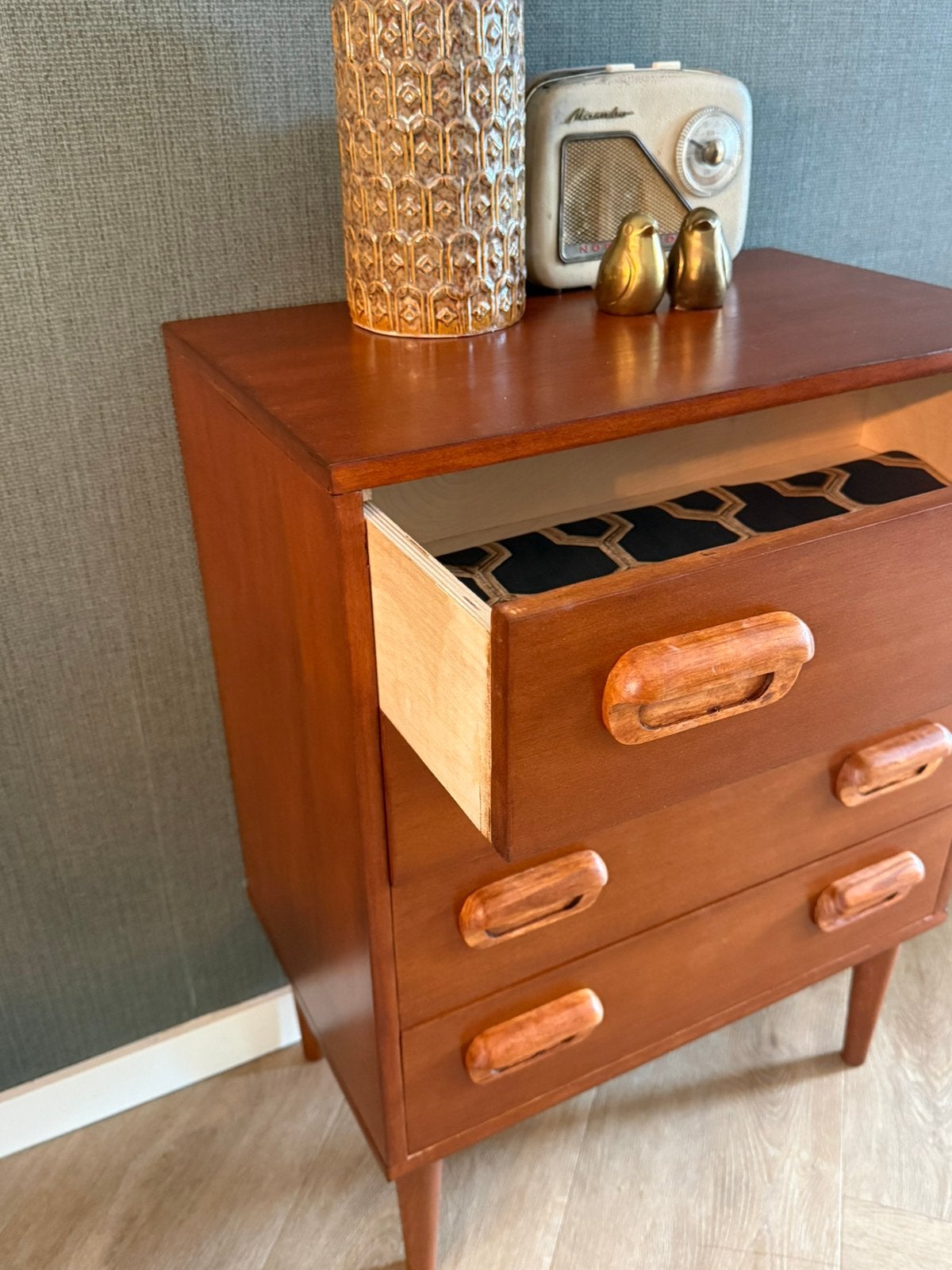 Foto 7 van Vintage ladekast -warm hout – 4 lades – retro / Deens design
