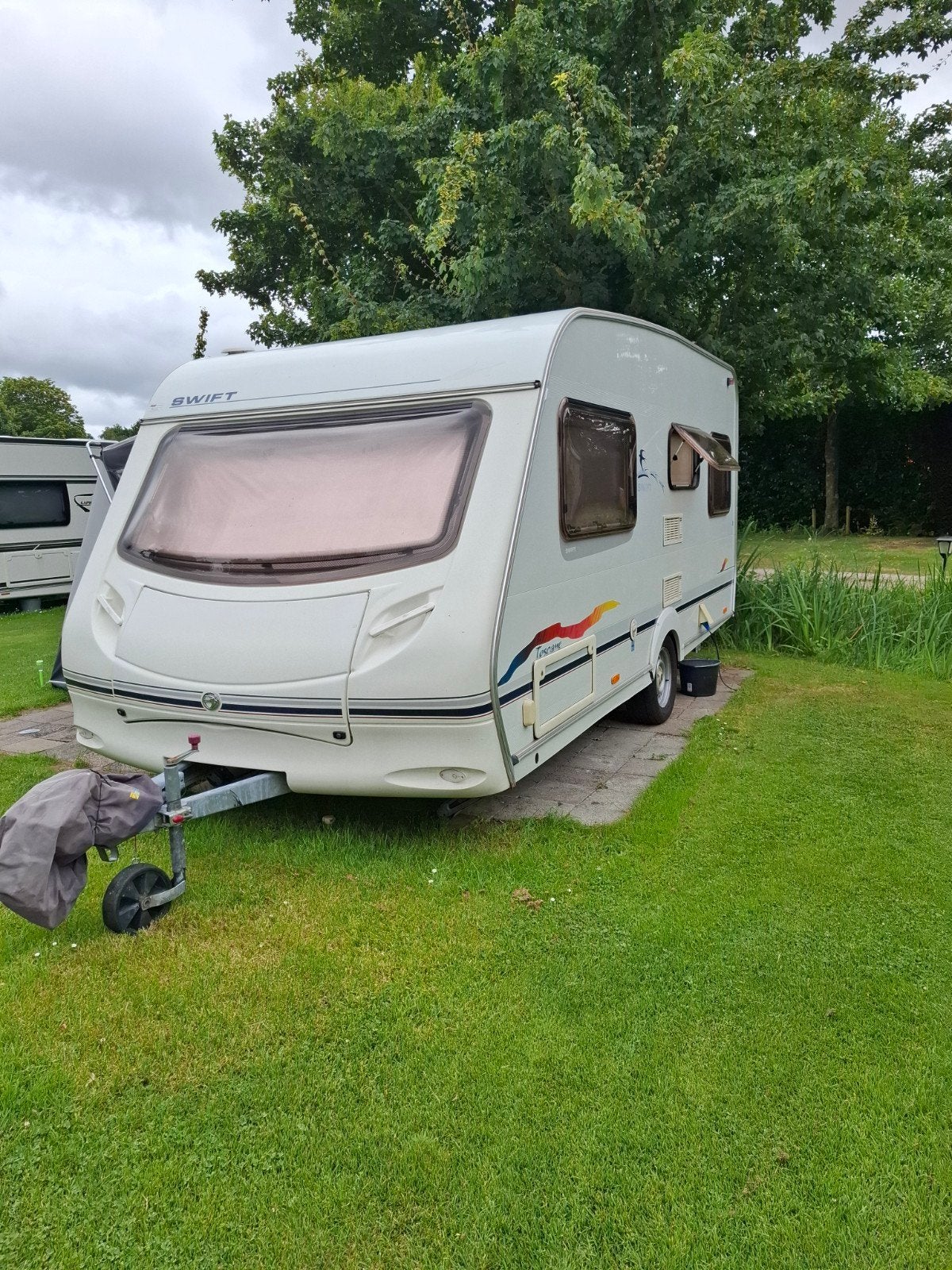 Swift Toscane 450 2 uit 2002 - Complete Caravan, Caravans en Kamperen, Caravans, Rondzit, Frans bed, Koelkast, 750 - 1000 kg