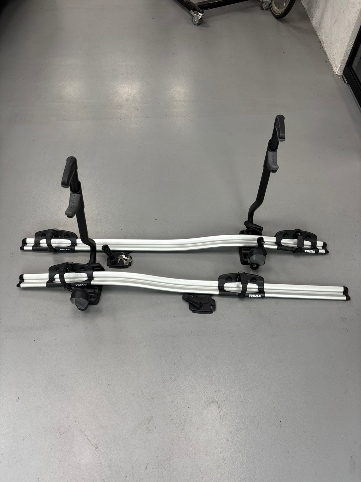 2x Originele Thule / Volvo fietsendrager met sloten, Ophalen, Zo goed als nieuw, Dakdrager