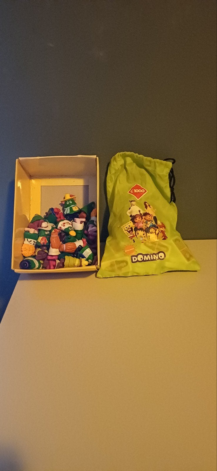 C1000 Domino spaaractie figuurtjes en zakje, Ophalen of Verzenden, Zo goed als nieuw, Jongen of Meisje