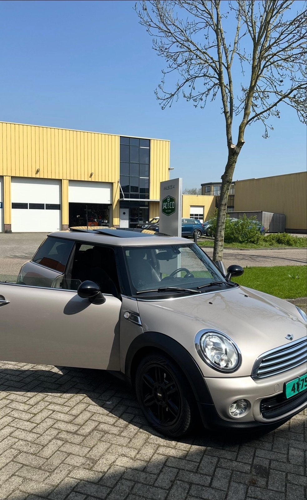 Mini 1.6 ONE 2012 Parelmoer | Panorama dak | Stoelverwarming, Auto's, Achterwielaandrijving, 40 €/maand, Zwart, 4 stoelen