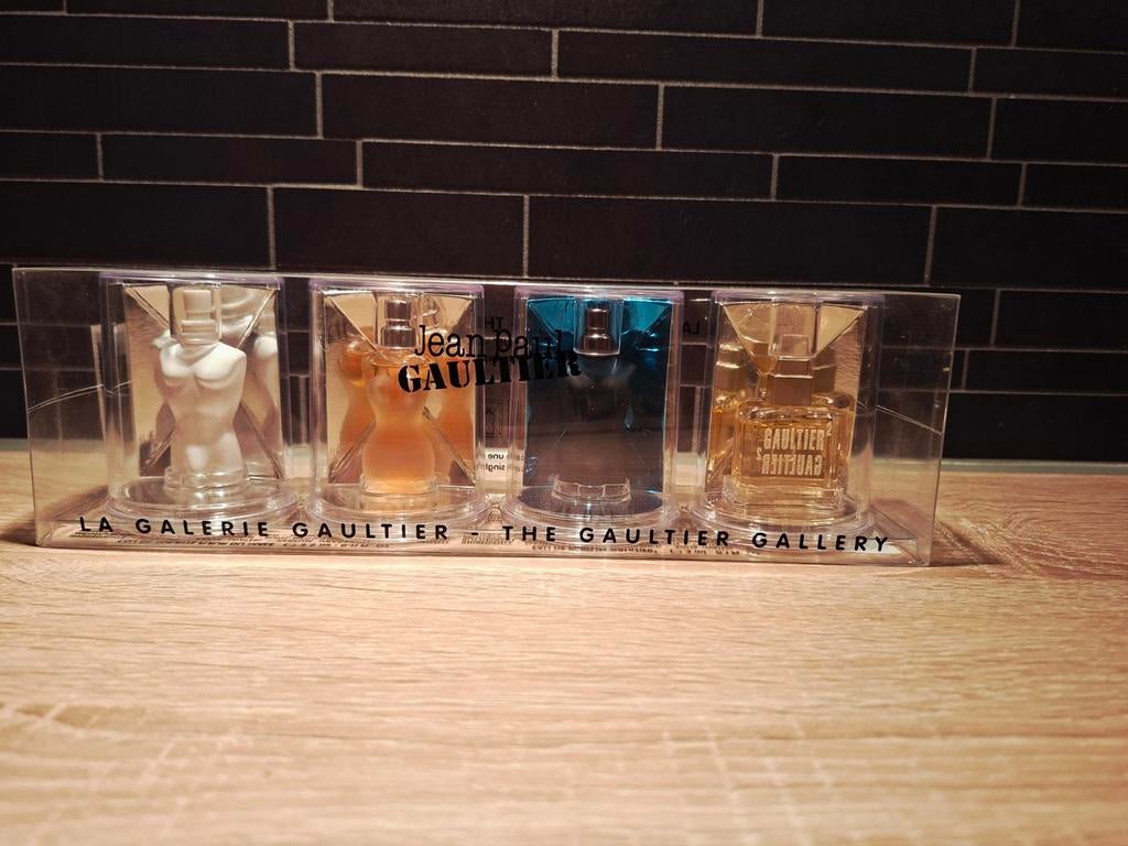 Jean Paul Gaultier miniatuurset 'La Galerie Gaultier', Ophalen of Verzenden, Nieuw, Miniatuur, Gevuld