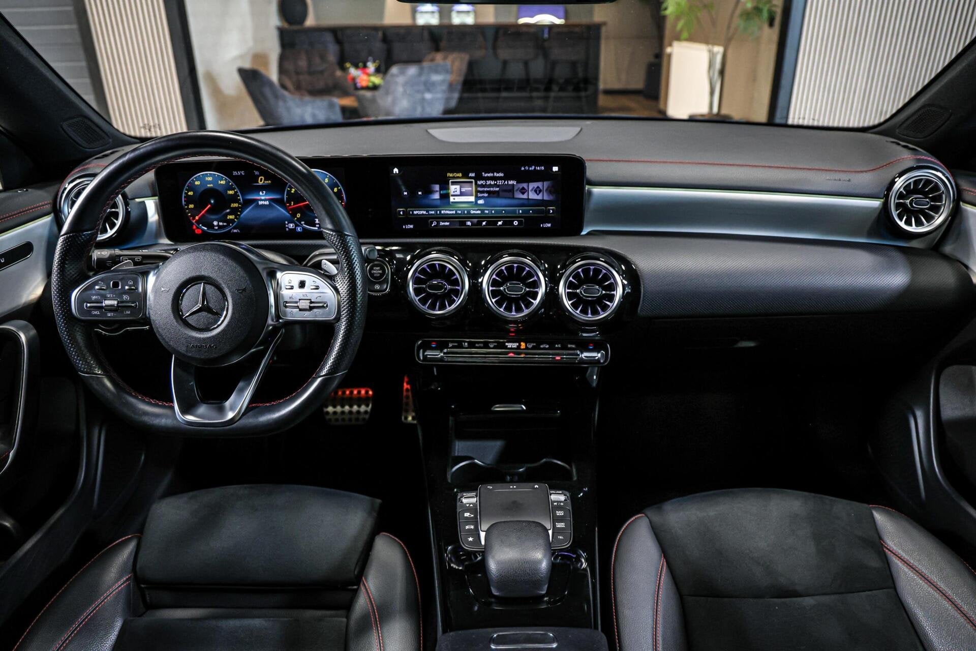 Mercedes CLA-klasse Shooting Brake 180 AMG|Pano|Sfeer|Night, CLA, 136 pk, Gebruikt, 4 cilinders