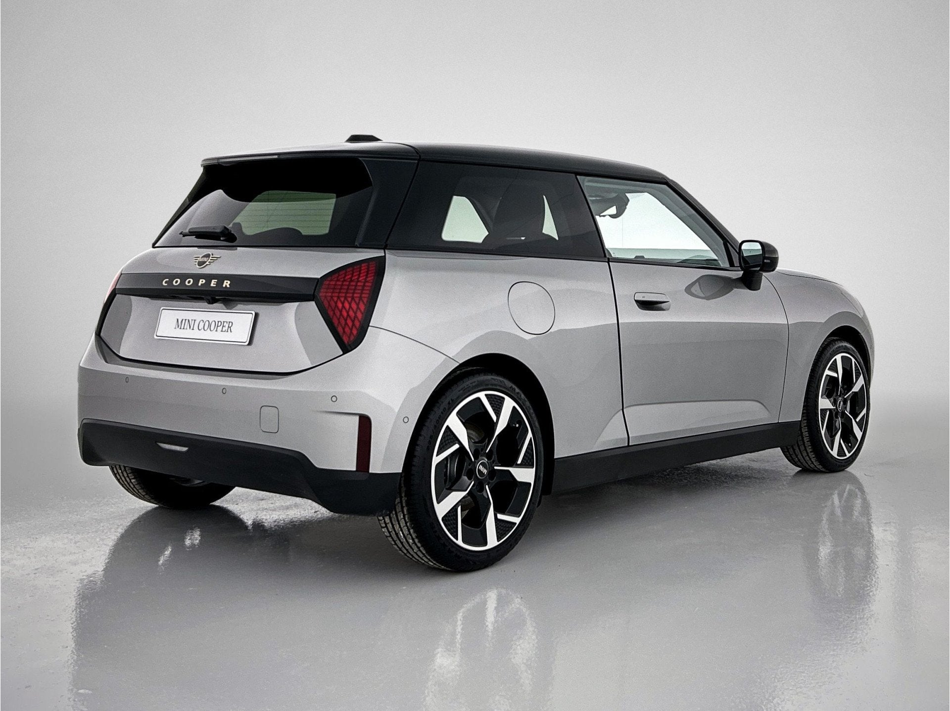 MINI Hatchback Cooper E / Classic / Pakket L / 18 inch Slide, Auto's, Mini, Dealer onderhouden, Stof, Zwart, 4 stoelen