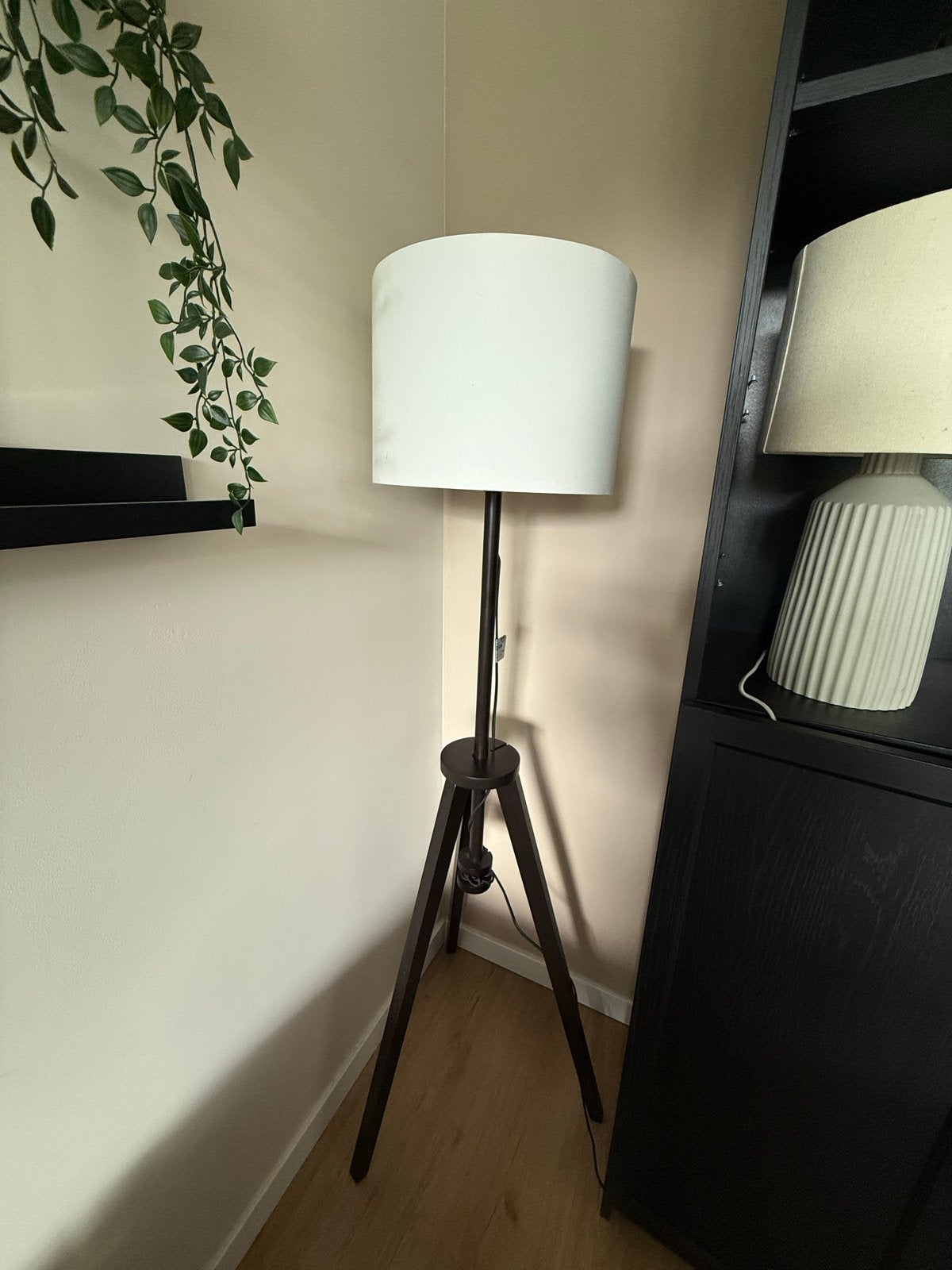 IKEA vloerlamp, zo goed als nieuw, nooit gebruikt, Huis en Inrichting, Lampen | Vloerlampen, Ophalen, Zo goed als nieuw, Hout