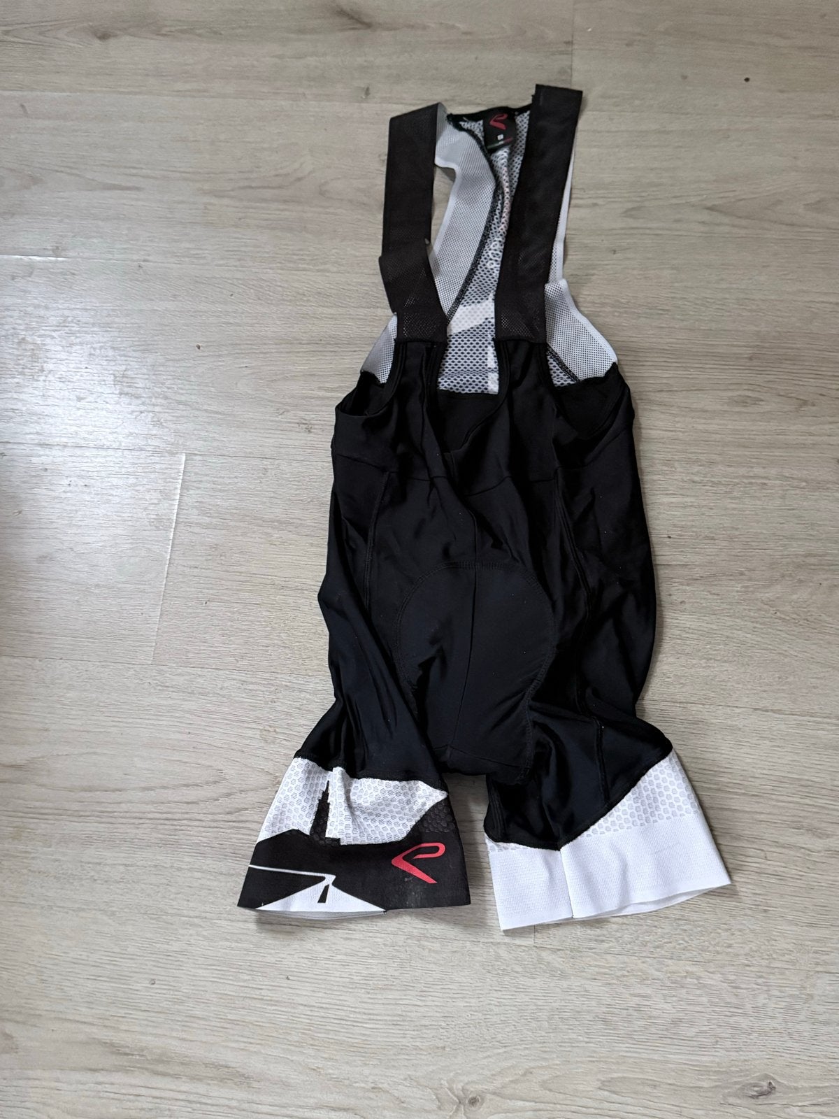 Mont Ventoux wielrenbroek met goede zeem - Zo goed als nieuw, Ophalen, Zo goed als nieuw, Kleding