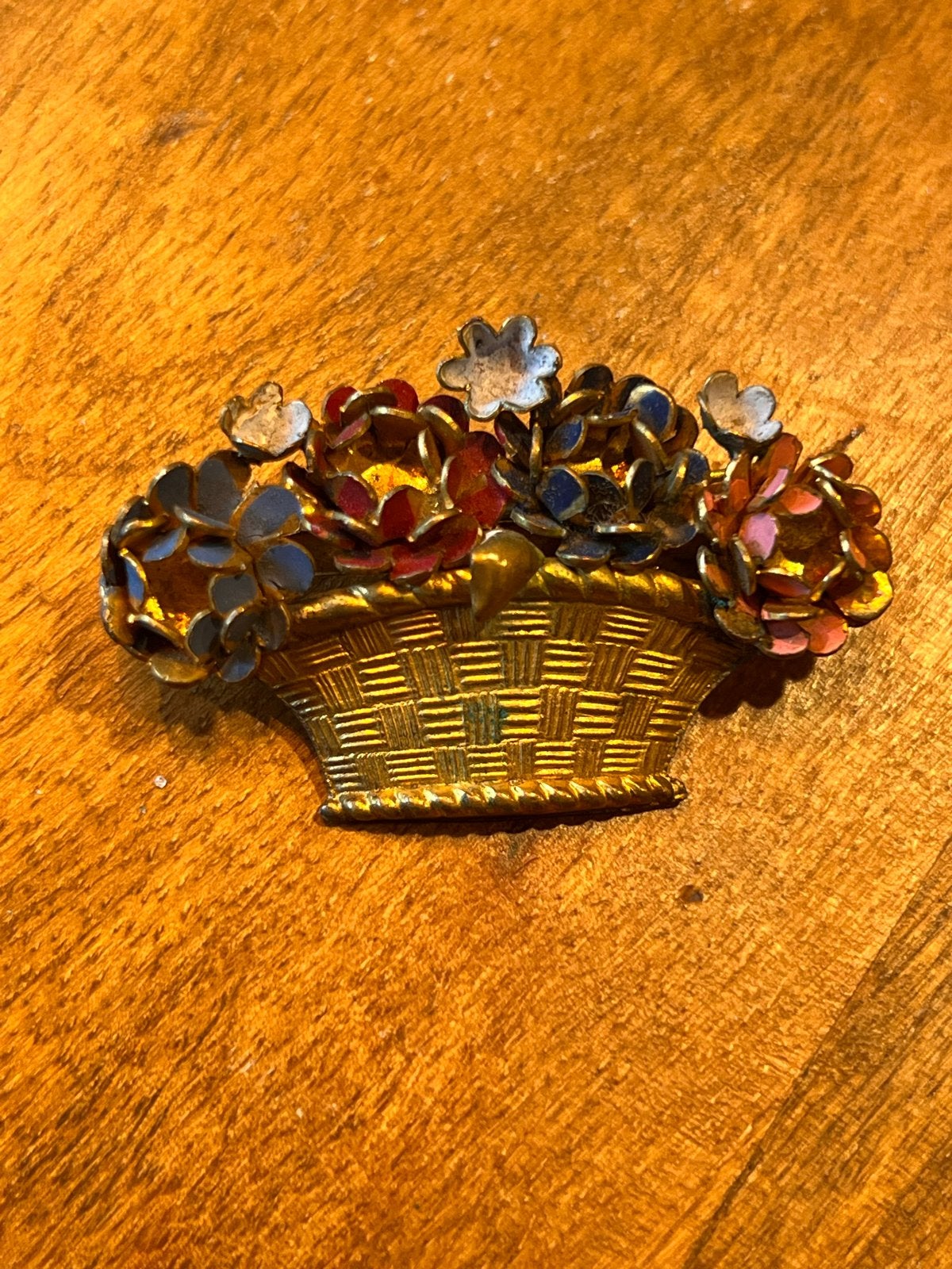 Vintage Gouden Bloemenmand Broche Jaren '50/'60, Overige materialen, 4 tot 7 cm, Gebruikt, Ophalen of Verzenden