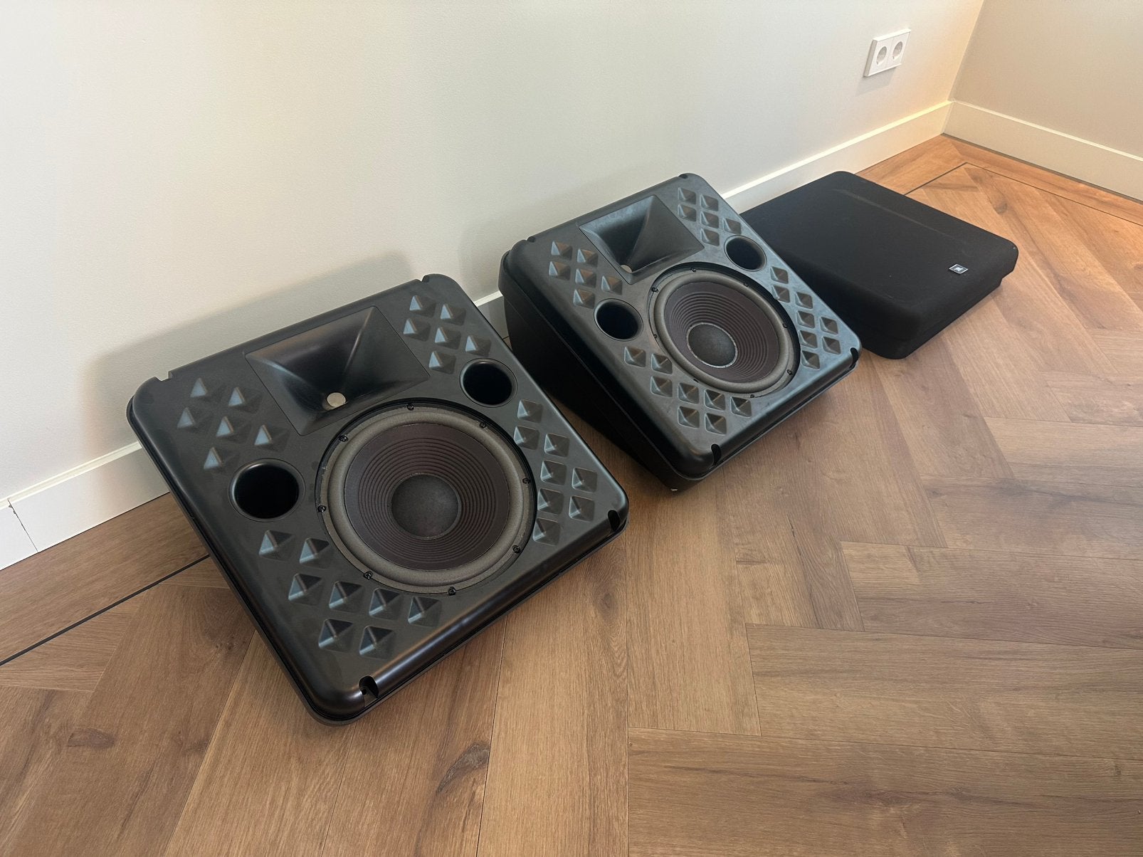JBL 8340A speakers surround thx bioscoop