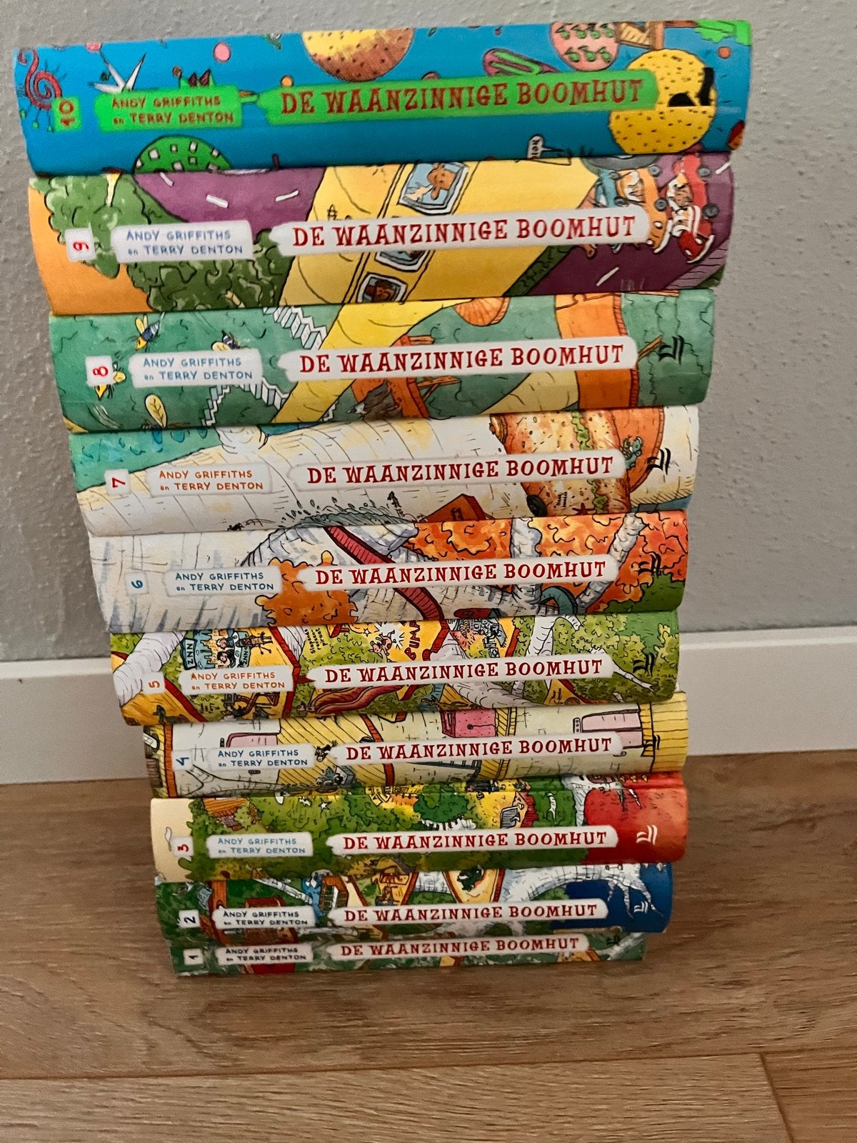 De Waanzinnige Boomhut serie - Andy Griffiths & Terry Denton, Boeken, Ophalen of Verzenden, Gelezen, Fictie algemeen