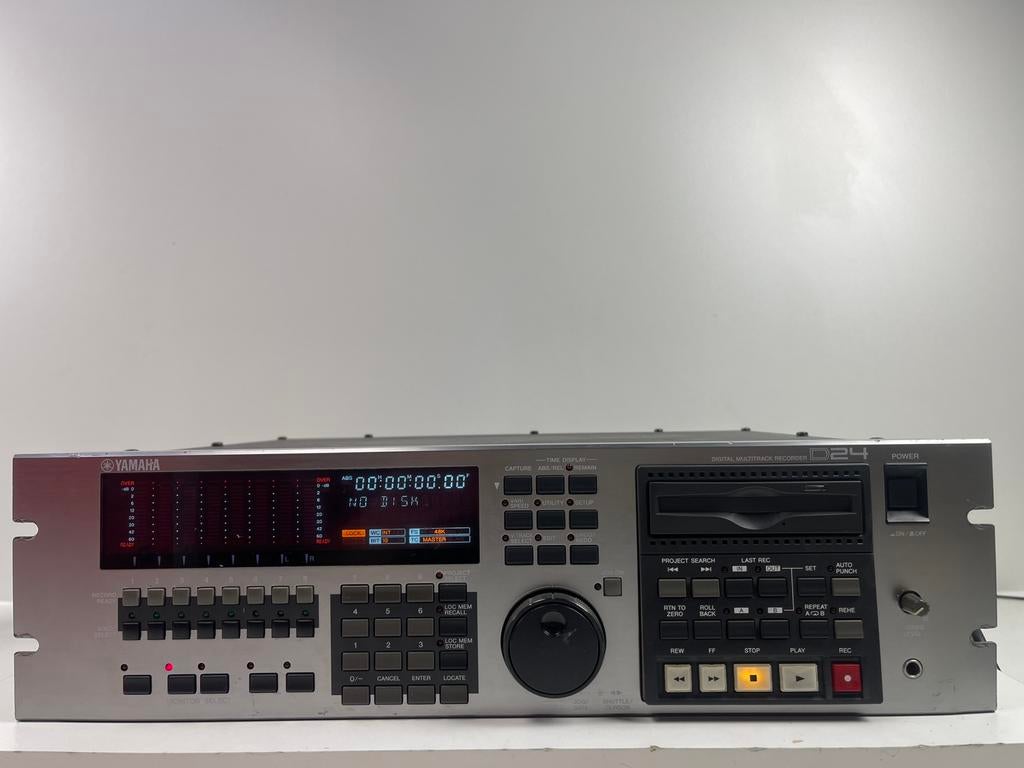 YAMAHA D24 Digital Multitrack Recorder 8 Sporen Opnemen !!, Audio, Tv en Foto, Professionele Audio-, Tv- en Video-apparatuur, Gebruikt