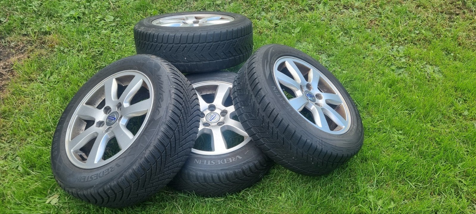 Vredestein winterbanden voor V60, Ophalen of Verzenden, Gebruikt